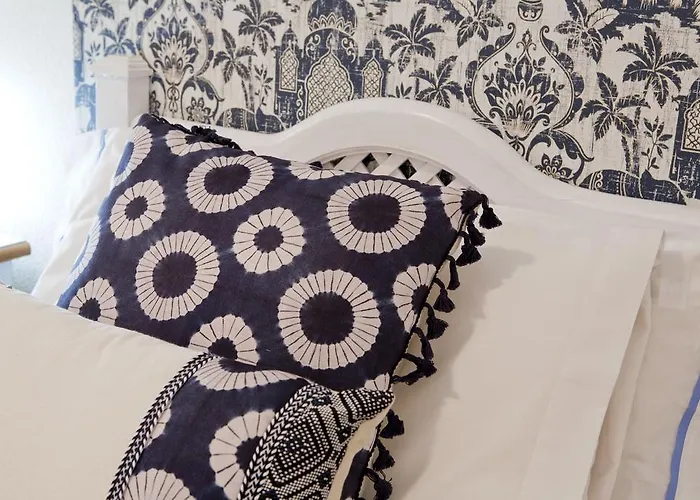 Апартаменти Sunset View And Pool In Paradise