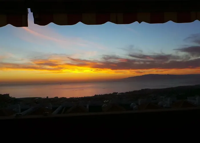 Apartment Sunset View And Pool In Paradise